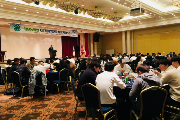 Fostering specialized farmers