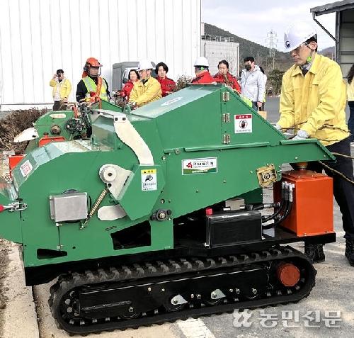 “영농부산물 태우지 말고 파쇄하세요”