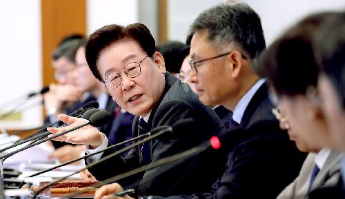 ‘CPTPP 가입’ 거센 반발 속 속도 조절…이 대통령 “원점서 대화해야”